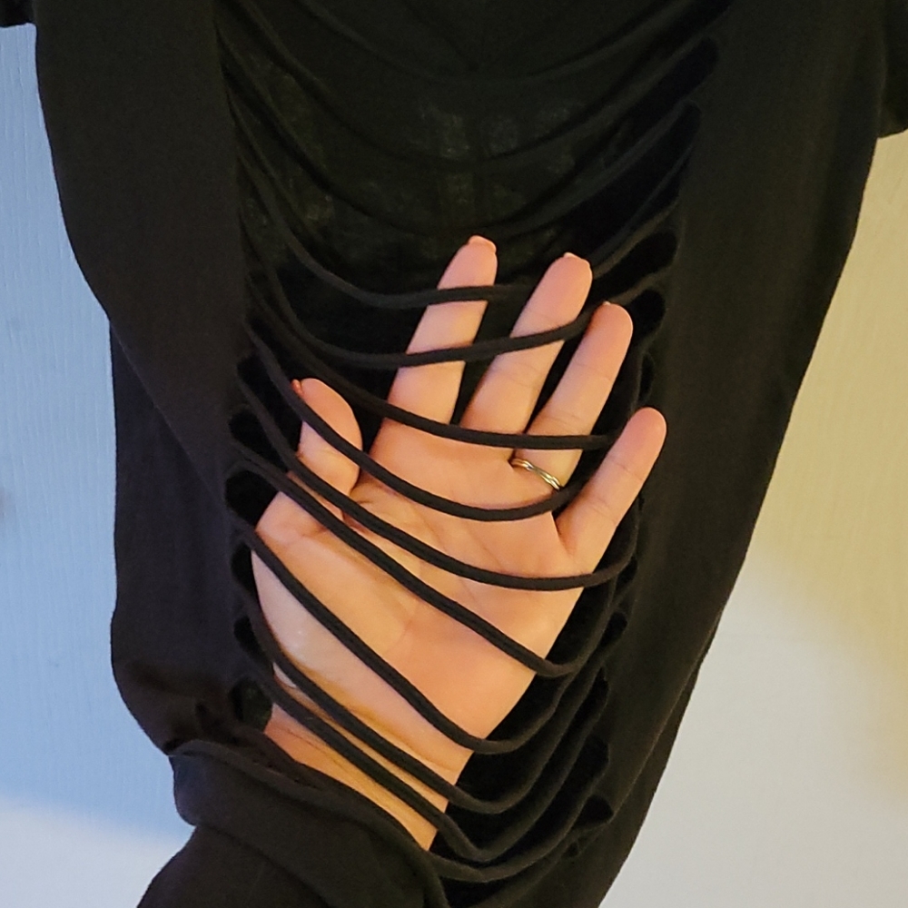 ••Size Med Fun Top•• - Picture 3 of 4